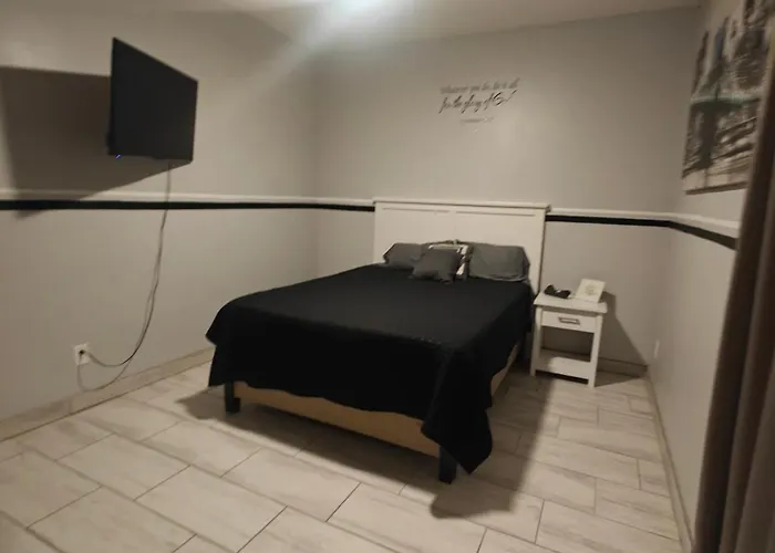 Lovely White Grey 3 Bedrooms
